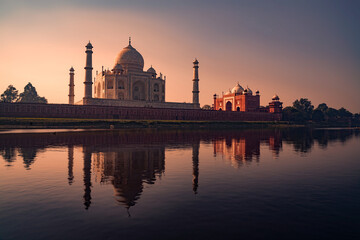 Fototapeta na wymiar A beautiful view of the Taj Mahal in Agra