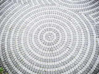 The paving gravel tile is patterned in a circle