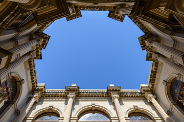 Obraz premium Heraklion. Crete Island. Venetian Loggia, looking up to the atrium from the building's courtyard. Loggia houses the town hall of Heraklion. August 18, 2017.