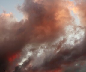 Fototapeta na wymiar Wolken am sommerlichen Abendhimmel