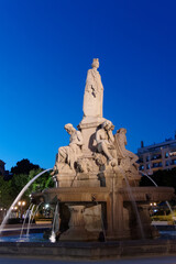 Obraz premium Fontaine Pradier sur l'esplanade Charles de Gaulle à Nîmes - Gard - France