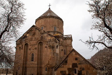 Fototapeta na wymiar Armenian Church of the Holy Cross on Akdamar Island (Akdamar Adası), Lake Van /Turkey