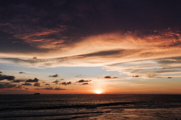 Fototapeta na wymiar beautiful sunset on the sea, Indian ocean, Sri Lanka