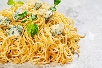 pasta with blue cheese and herbs