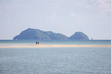 Obraz premium Koh Phangan Beach with island background