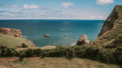 Fototapeta na wymiar Rocks on the shoreline of a beach with ocean views