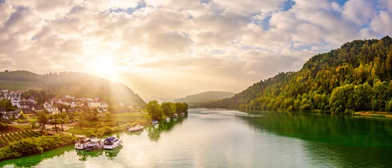 Herbstlandschaft mit Fluss, Sonnenaufgang an der Mosel bei Bullay © Günter Albers