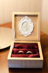 box with wedding rings, wedding rings, wedding day, morning bride, gathering the bride
