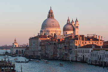 Vue sur Venise depuis le pont Accademia
