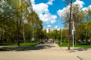 Fototapeta premium Ural volunteers square, a path on a Sunny day with a bright blue sky