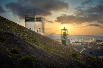 Bassin minier au couché de soleil