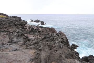 Littoral volcanique à l'île de Pâques