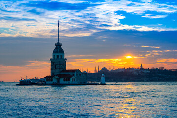 Fototapeta premium Maiden's Tower at sunset in Istanbul