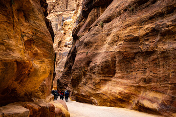 Beatiful gorge in Petra, Jordan with large crowd of tourists