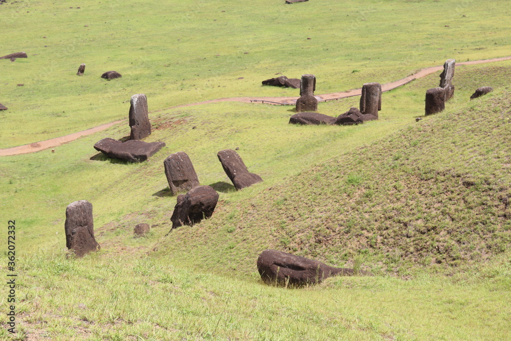 Poster Moaïs du volcan Rano Raraku à l'île de Pâques