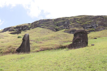 Moaïs du volcan Rano Raraku à l'île de Pâques