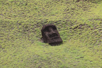 Moaï du volcan Rano Raraku à l'île de Pâques	