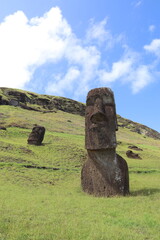 Statue monumentale du volcan Rano Raraku, île de Pâques