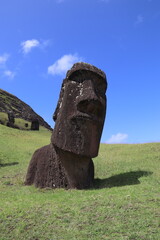 Statue monumentale du volcan Rano Raraku, île de Pâques