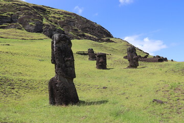 Statues monumentales du volcan Rano Raraku, île de Pâques