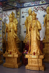 golden buddha statue