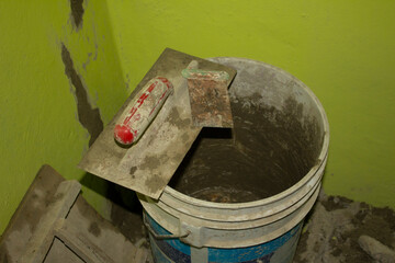 HERRAMIENTAS DE CONSTRUCCIÓN Y REPARACIÓN DE MUROS