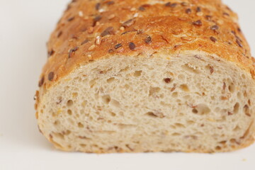 barra de pan de cereales cortada de perfil, integral, pan de molde, panadería, 