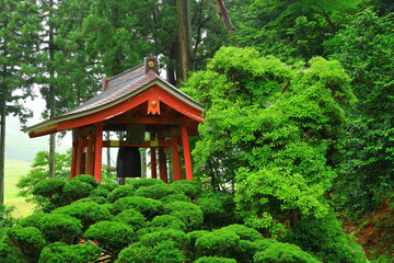 世界遺産　平泉　夏の達谷窟毘沙門堂