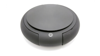 Black circular wireless sound speaker