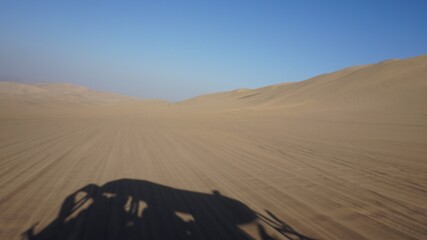 Huacachina es un oasis desértico y una pequeña villa en la ciudad de Ica, Perú