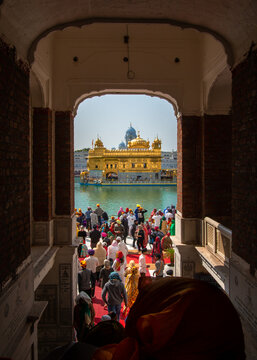 The first view to the Golden Temple   