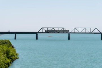 Fototapeta na wymiar 青い海の鉄橋を通過する鉄道