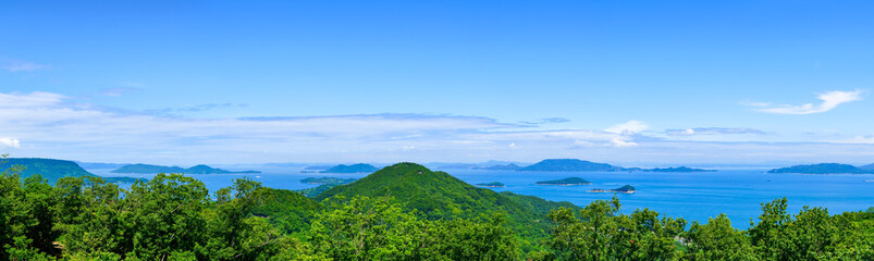 夏の瀬戸内海と島々　パノラマ風景(香川県庵治町)
