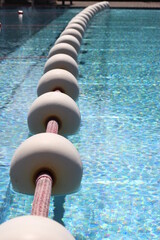 Absperrungen im Freibad 