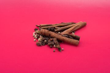 Un assorted spices and condiments