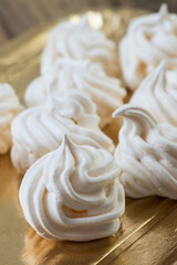 Meringue egg yolk
