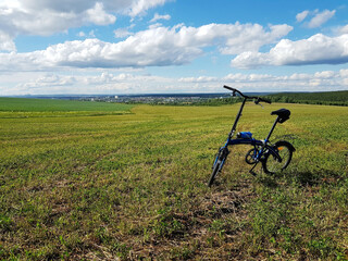 Fototapeta na wymiar Bicycle on a green field