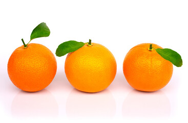Fototapeta na wymiar oranges with leaves isolated on white background.