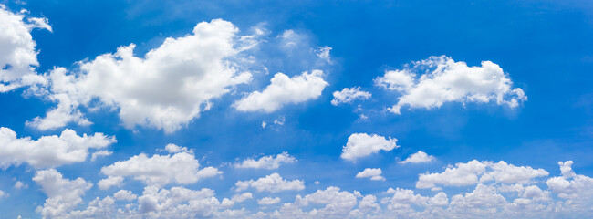 Obraz na płótnie Canvas Panorama blue sky and clouds with daylight natural background.