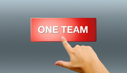 ワンチームと男性の手