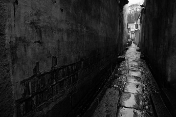 Fototapeta na wymiar Dark alley in old part of town