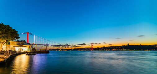 Obraz premium Istanbul Bosphorus Bridge sunset view in Istanbul, Turkey.