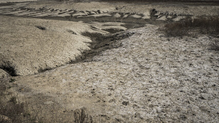 가뭄으로 갈라 진 삭막한 땅