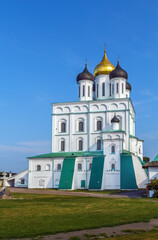 Fototapeta na wymiar Trinity Cathedral in Pskov, Russia