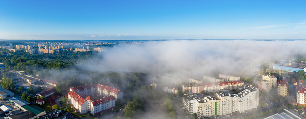 Mglisty poranek w Olsztynie na Warmii © Janusz Lipiński