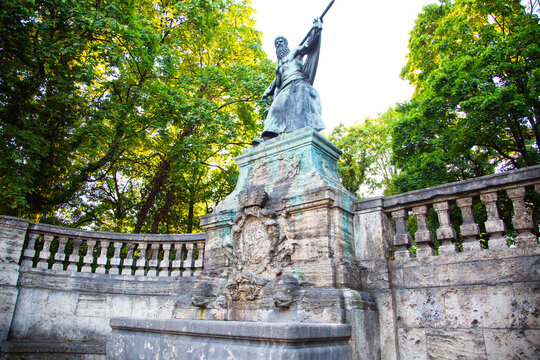 The Smith-von-Kochel monument on Lindwurmstrasse (Munich-Sendling) by Carl Ebbinghaus