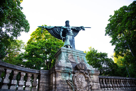 The Smith-von-Kochel monument on Lindwurmstrasse (Munich-Sendling) by Carl Ebbinghaus