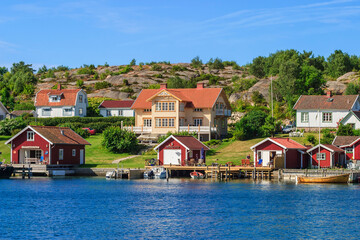 Fototapeta na wymiar Summer houses with boats and jetties on the Swedish west coast