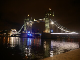 Fototapeta na wymiar Tower bridge at night 