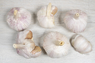Garlic on bleached wood. Photos on the theme of vegetables.